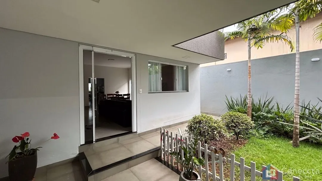Imagem Casa à venda, 227 m² por R$ 1.080.000,00 - Valparaíso - Patos de Minas/MG