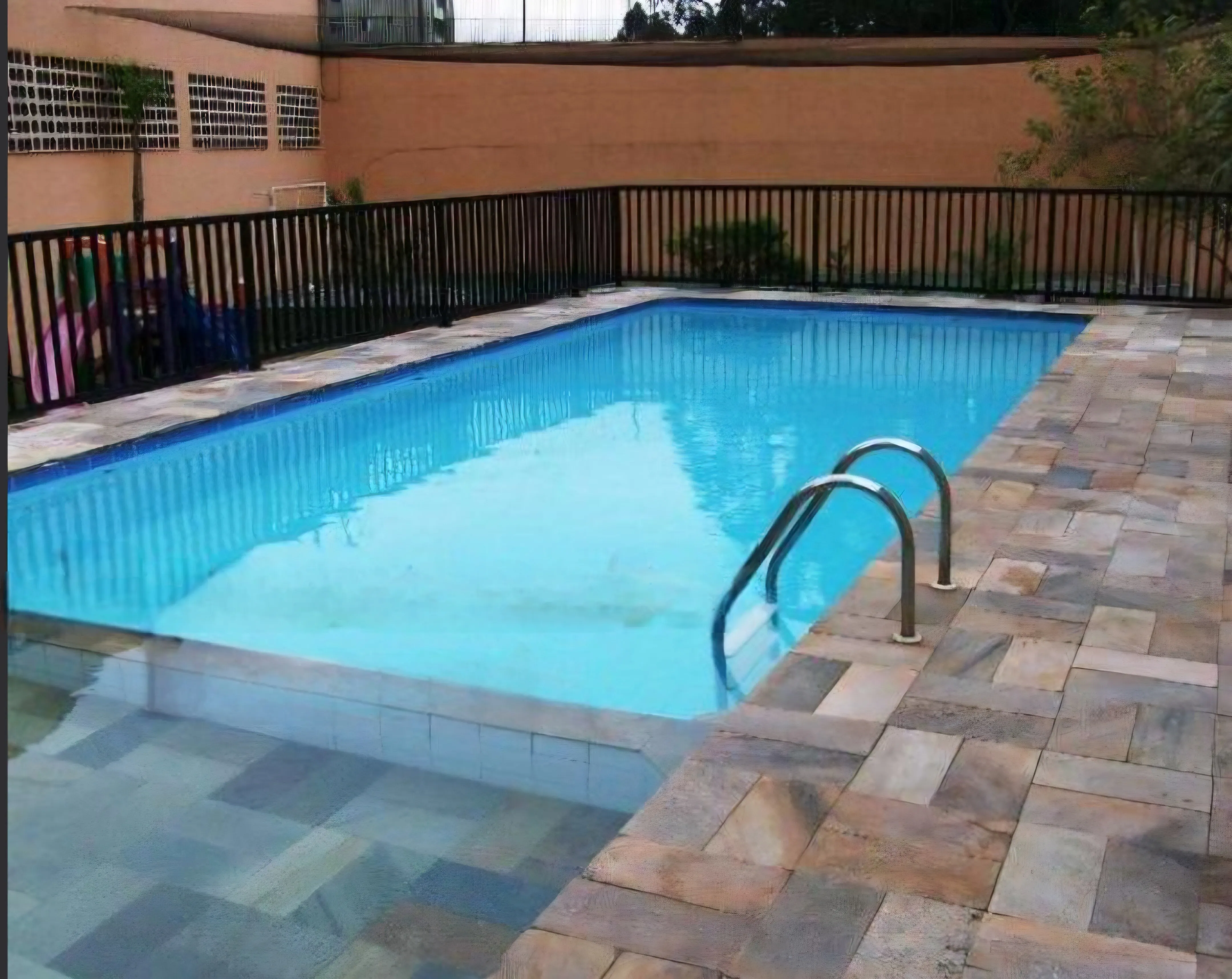 Imagem VENDO EXCELENTE APARTAMENTO NO BAIRRO CAMPO GRANDE!