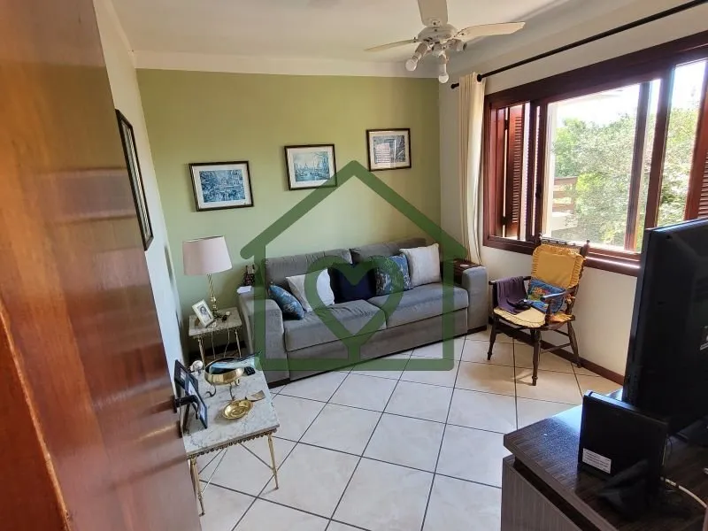 Imagem Casa estilo " tradicional", sólida, construída p/ morar e ter muita história, como disse o propri...