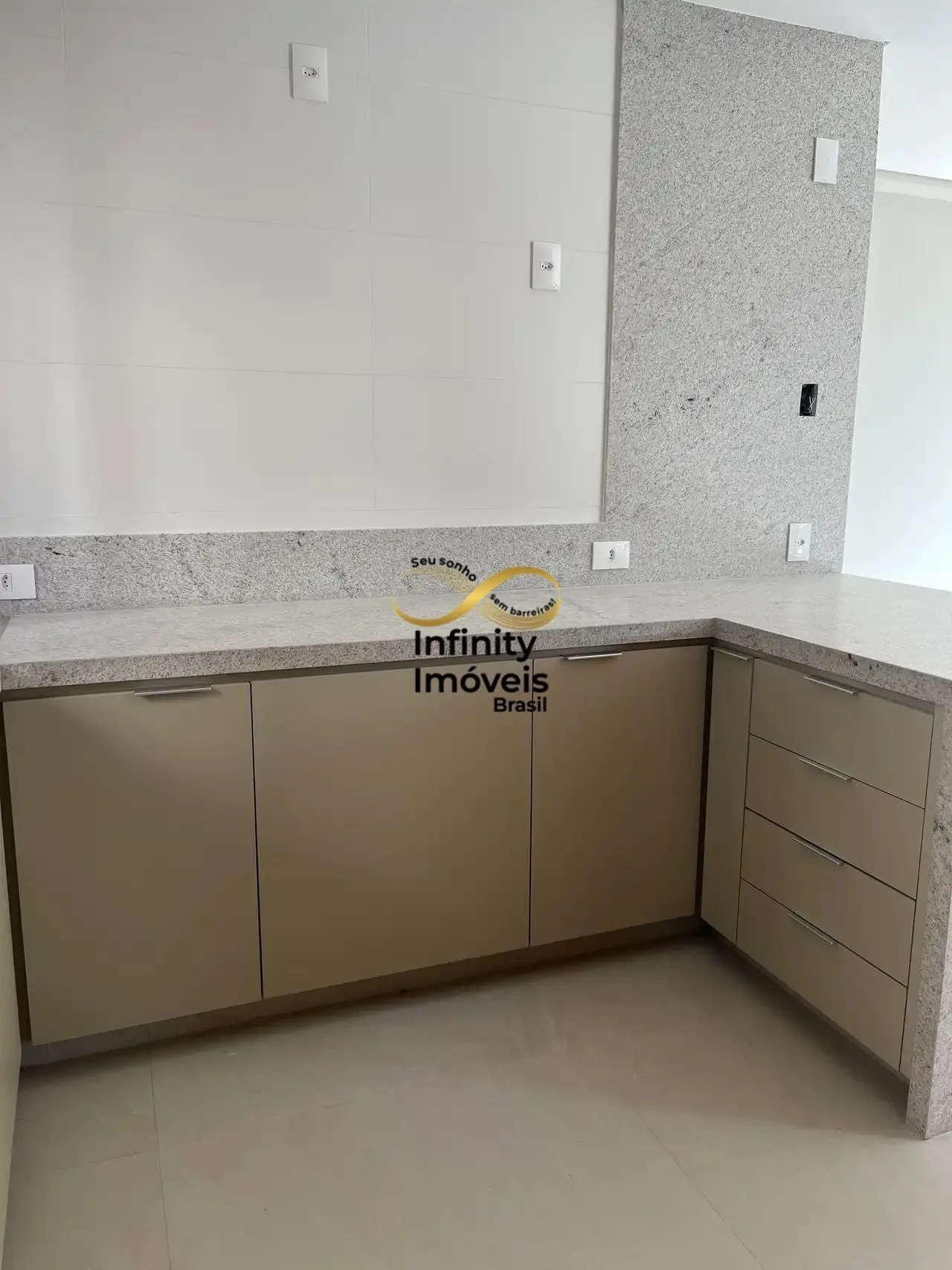 Imagem TERRARO - Apartamento à venda no bairro Santo Antônio - Belo Horizonte/MG