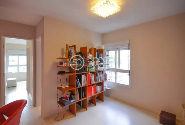 Imagem Apto duplex rico em iluminação natural, amplo living e lavabo. Possui 146m² muito bem distribuíd...