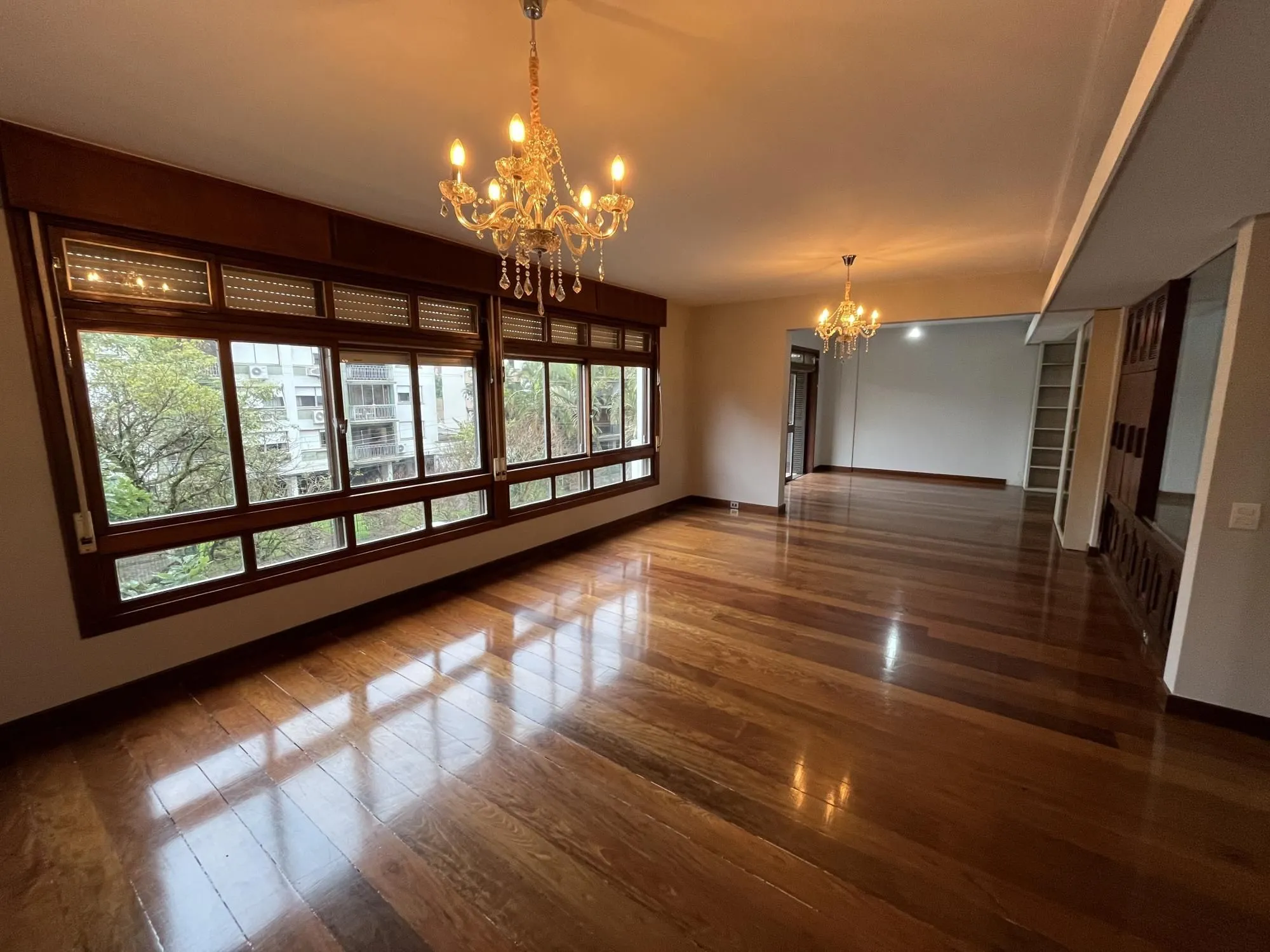 Imagem Apartamento de 3 quartos, suíte e 2 vagas de garagem no bairro Farroupilha POA