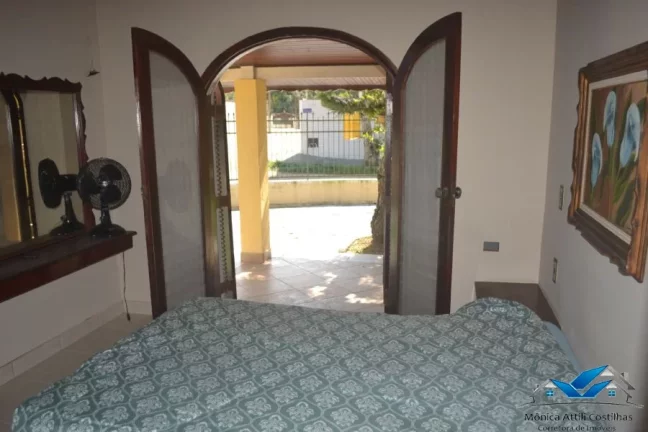 Imagem Livre para Ano Novo, de 2023 Casa de esquina na Praia das Toninhas com 3 suites e Churrasqueira.