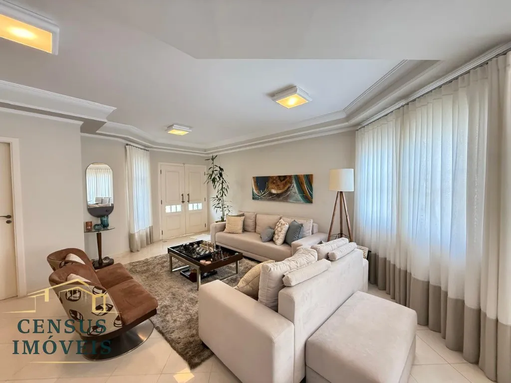 Foto do imóvel: Espetacular Casa em Condomínio à Venda em Vinhedo-SP - Condomínio Marambaia - 4 Quartos, 2 Suítes, 3 Salas, 5 Banheiros, 4 Vagas de Garagem, 530, 14 m². em Condomínio Marambaia