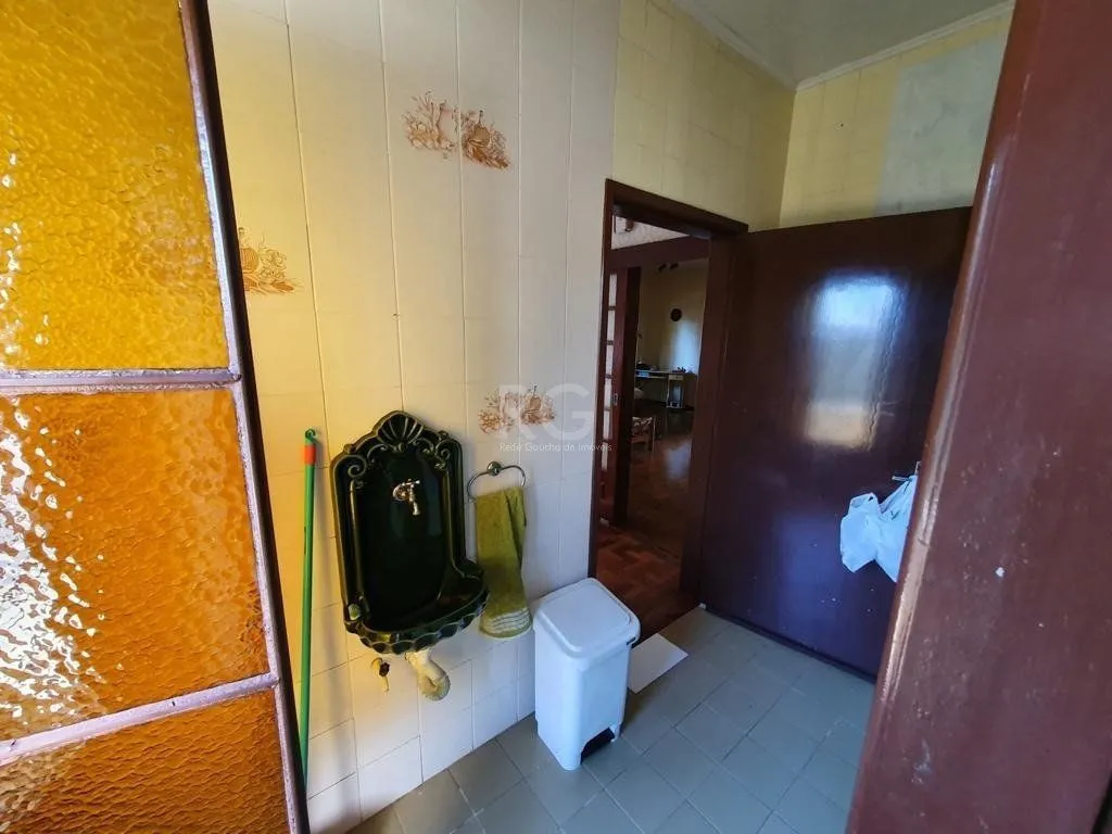 Imagem Casa para Venda - 250m², 4 dormitórios, sendo 1 suites, 4 vagas - Centro
