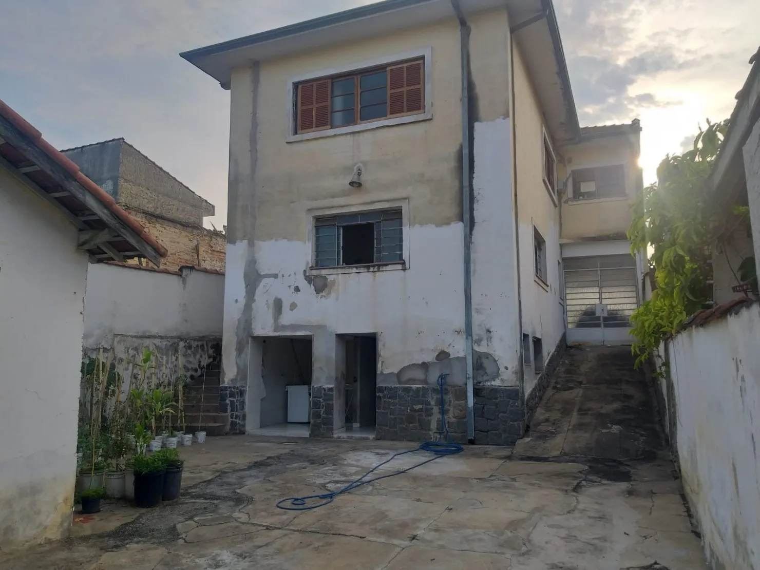 Imagem Comercial para Locação 3 Quartos, 1 Suite, 5 Vagas, 350M², Centro, Pindamonhangaba - SP