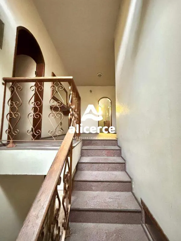 Imagem Casa com 4 Quartos e 3 banheiros à venda, 320m² no bairro Balneário em Florianópolis