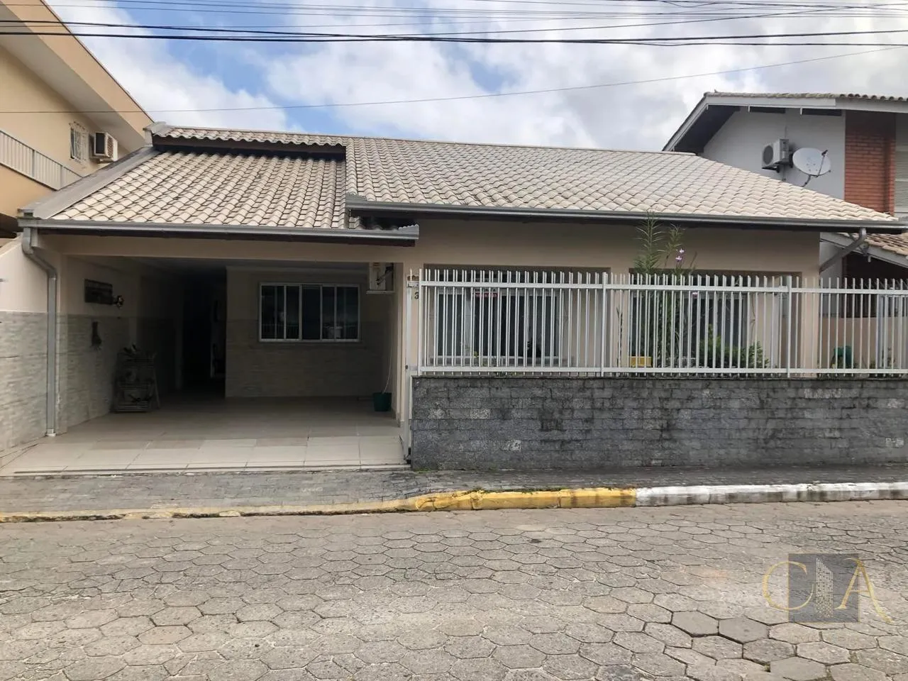 Imagem Casa para Temporada em Itapema, Centro, 3 dormitórios, 1 suíte, 2 banheiros, 2 vagas
