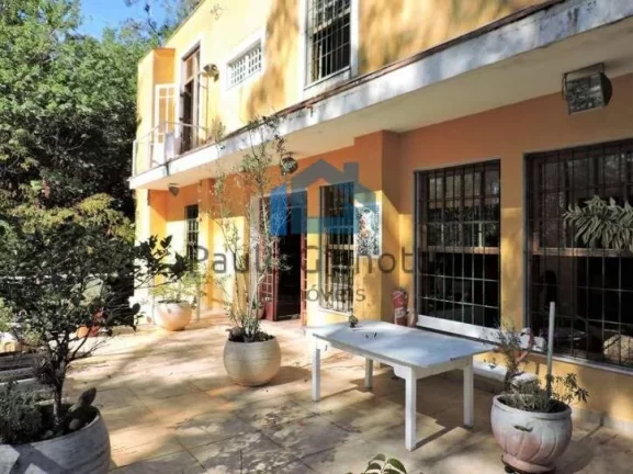 Imagem Casa à venda - Estilo, charme e privacidade em 2 Lotes!