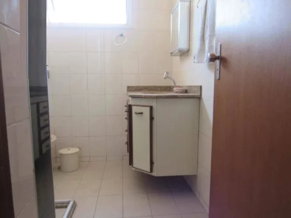 Imagem Apartamento em ótima localização na área central, com sala para 2 ambientes, 2 dormitórios com ...