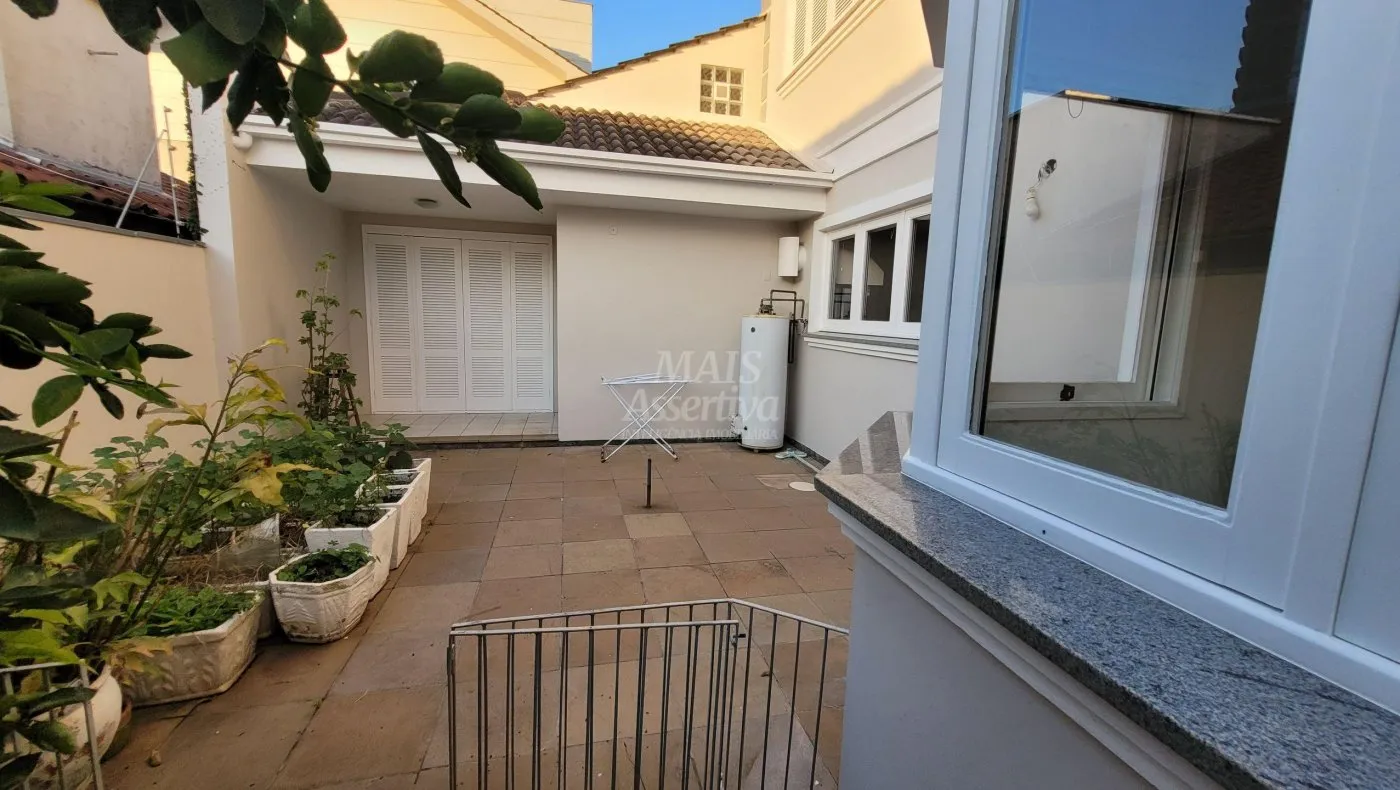 Imagem Excelente Casa de esquina para Venda com 389 m² em São Leopoldo