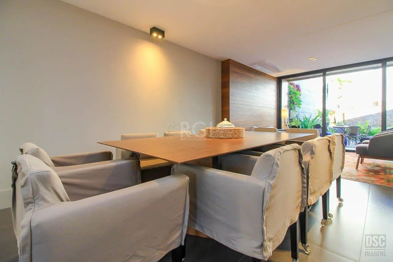 Imagem Casa para Venda - 238m², 3 dormitórios, sendo 3 suites, 6 vagas - Três Figueiras