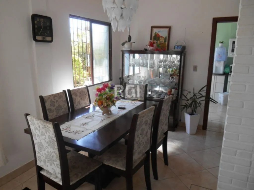 Imagem Casa para Venda - 185m², 4 dormitórios, sendo 2 suites, 4 vagas - Nonoai