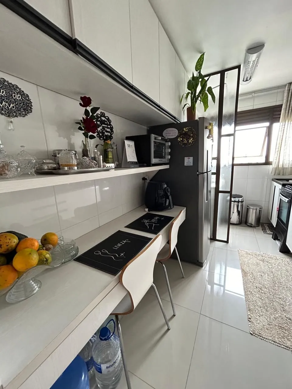 Imagem Apartamento com Suíte, Lareira e 2 Vagas na Zona Norte