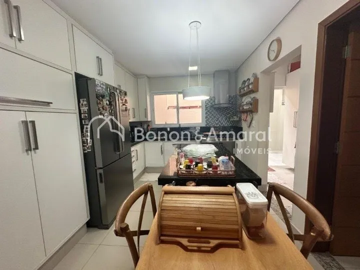 Imagem Casa com 196m² , 3 suítes, 5 banheiros, 4 vagas de garagem no Condomínio Campos do conde I Paulínia