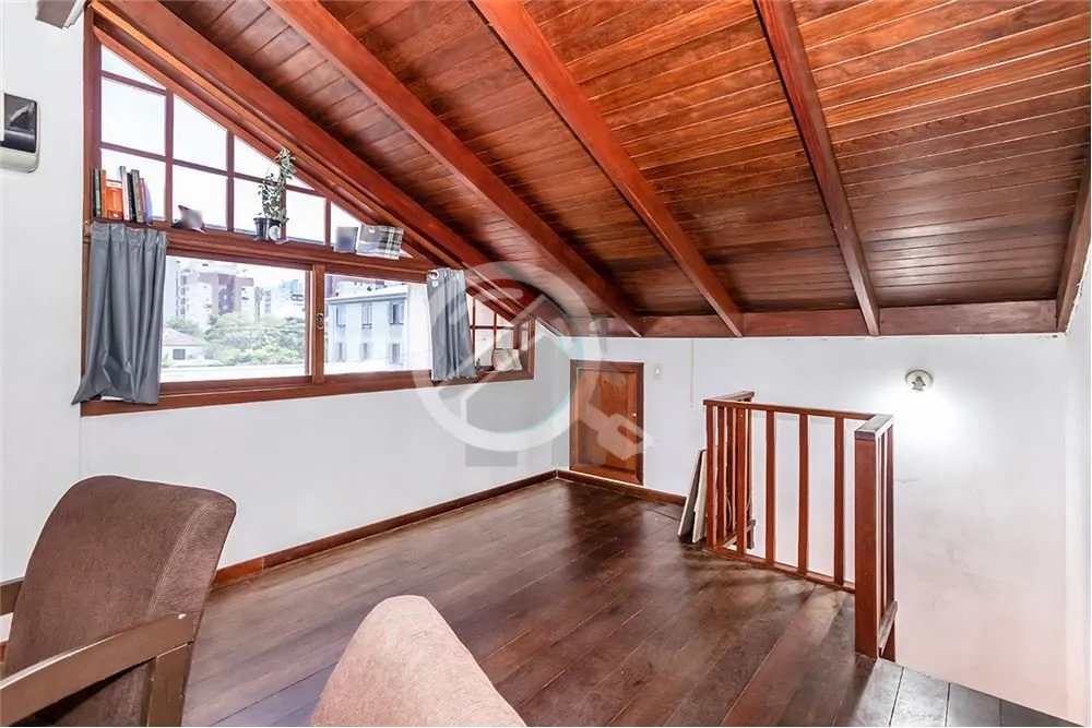 Imagem Esta espaçosa casa, localizada na rua Botafogo, oferece uma oportunidade única tanto para residên...