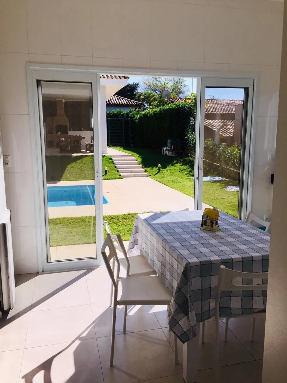 Imagem Casa Térrea no Condomínio Portal do Sabia - 350m² de Construção, 3 Suítes (1 Master), Piscina e Espaço Gourmet
