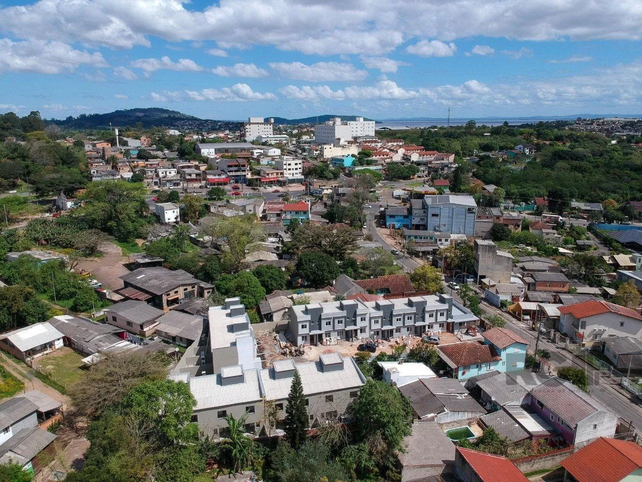Imagem CASA ESTILO SOBRADO COM 2 QUARTOS E PÁTIO, À VENDA NO BAIRRO VILA NOVA, EM PORTO ALEGRE/RS