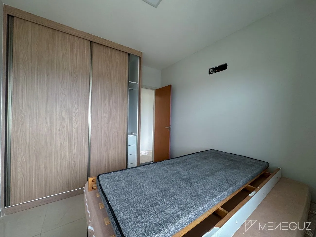Imagem Apartamento mobiliado de 3 quartos na Avenida Praiana - andar alto, vista para as montanhas e vista discreta para o mar!