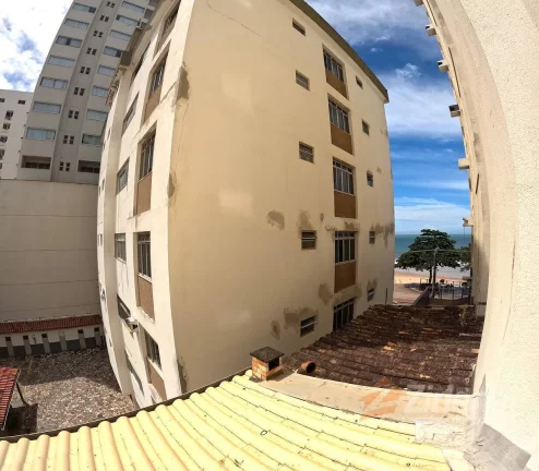 Imagem Apartamento 02 Quartos de fundos em prédio a beira mar.