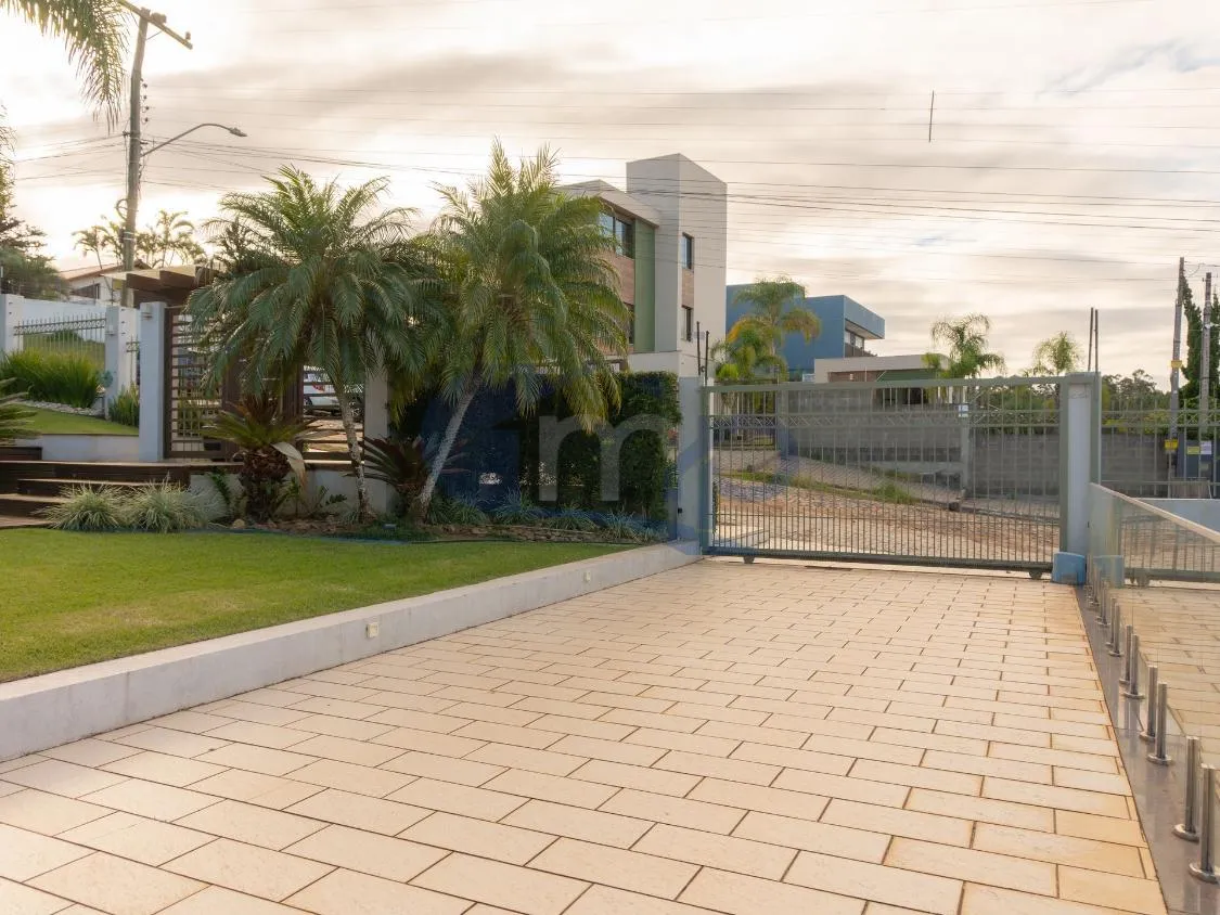 Imagem Casa de Alto Padrao com 4 Dormitorios, Piscina Aquecida e Espaço Gourmet no Centenario, em Torres/RS