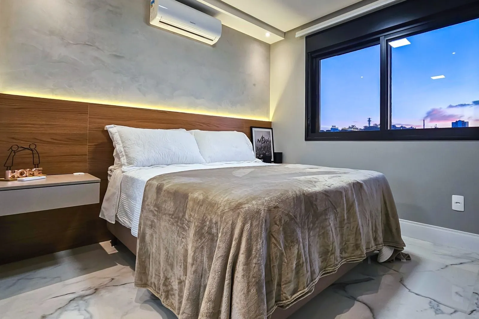 Imagem Apartamento completamente mobiliado e decorado, sacada, churrasqueira e vaga, com vista!