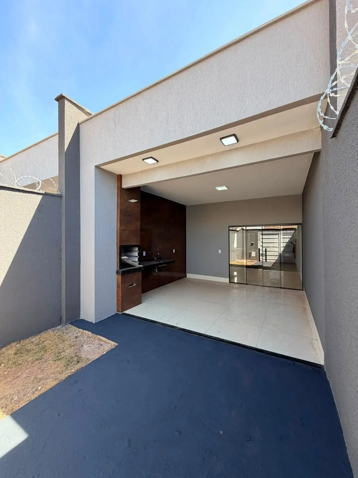 Imagem Casa 2/4 C Suite No Setor Barcelos Em Trindade