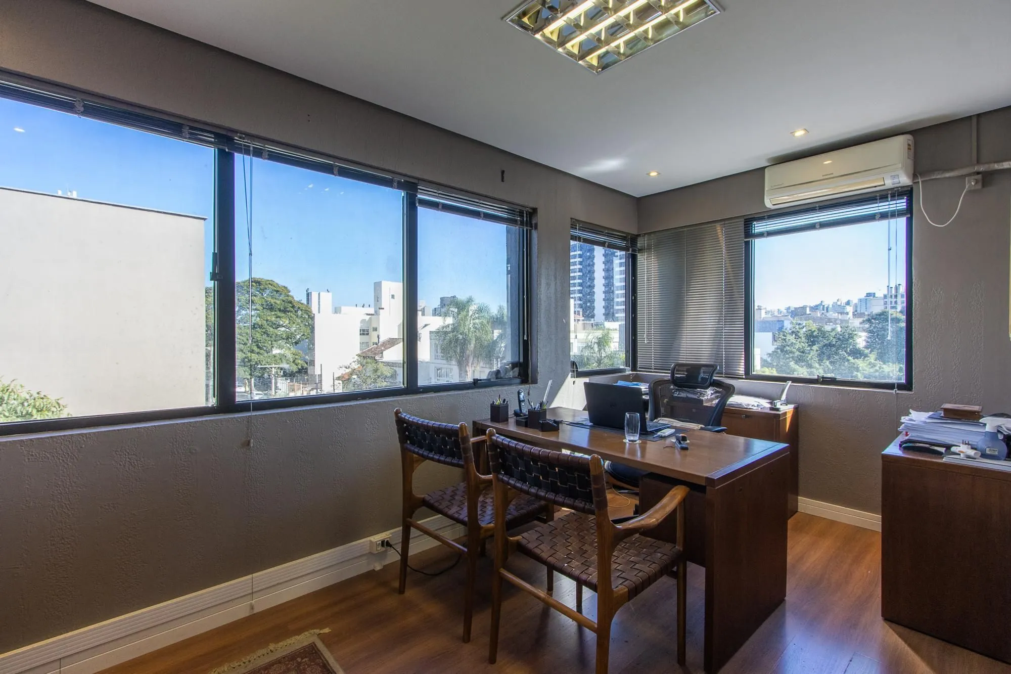 Imagem Sala Comercial Duplex à Venda no Bairro Petrópolis - Edifício João Abbott