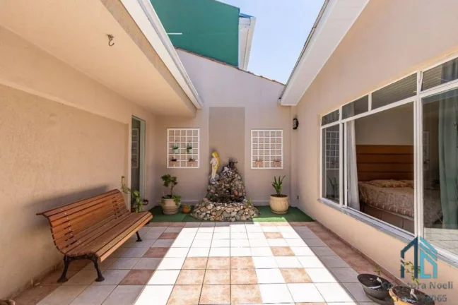 Imagem Casa térrea com área de lazer, 03 quartos sendo 02 suítes, no Santa Cândida em Curitiba PR
