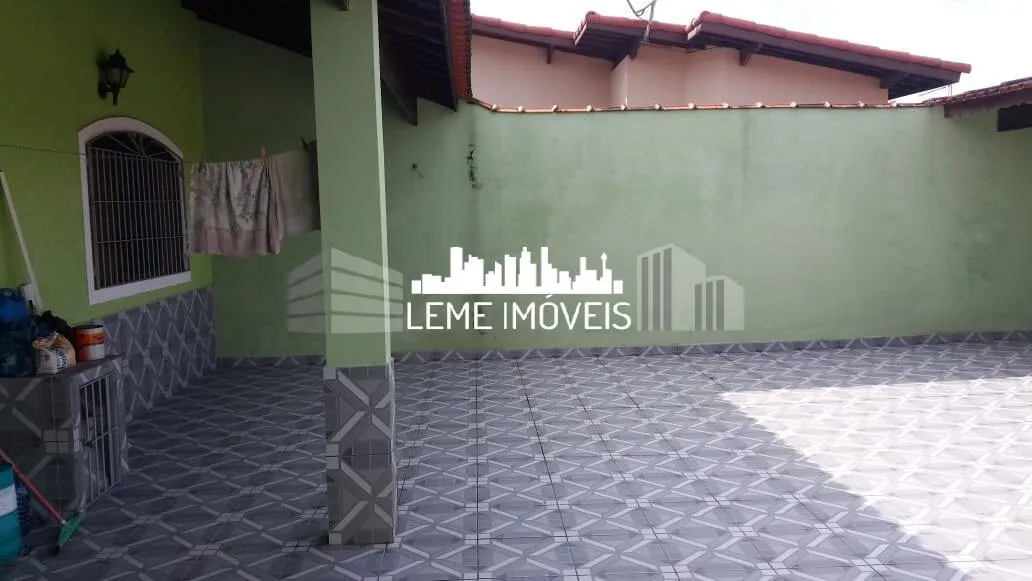 Imagem CASA TÉRREA AMPLA À VENDA NO LITORAL DE SÃO PAULO, ACEITA FGTS!!!