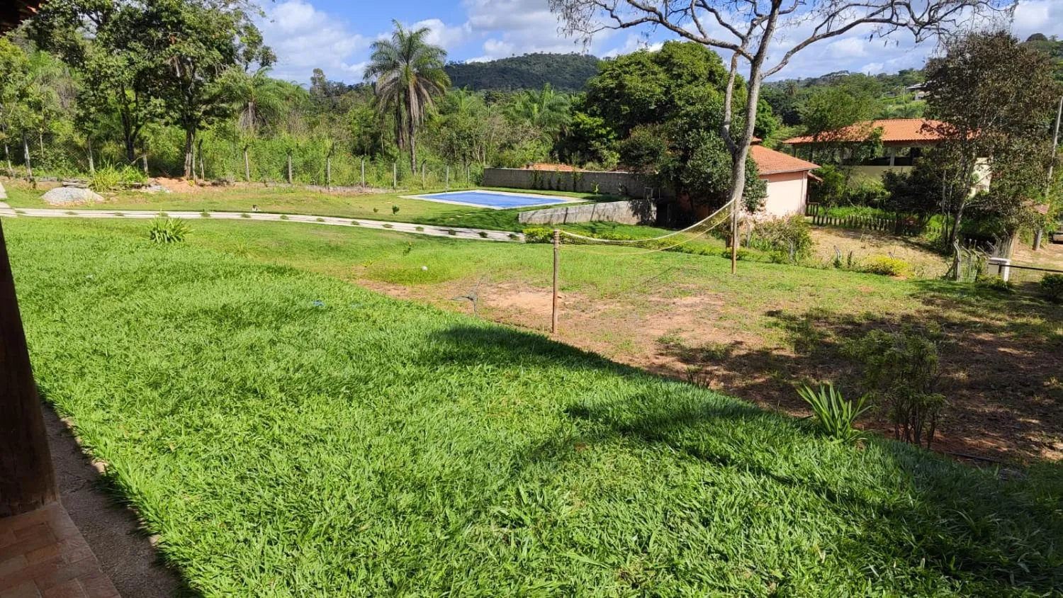 Imagem Linda chácara à venda em Contagem/MG com 2.400 m² em condomínio fechado