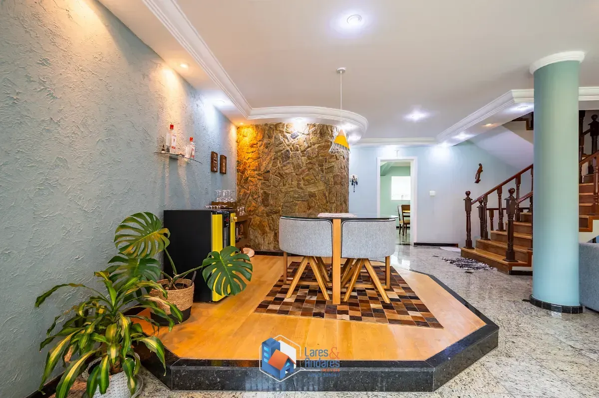Imagem Sobrado para venda em Vila Esperança com 4 quartos, sendo 1 suíte, 328m²