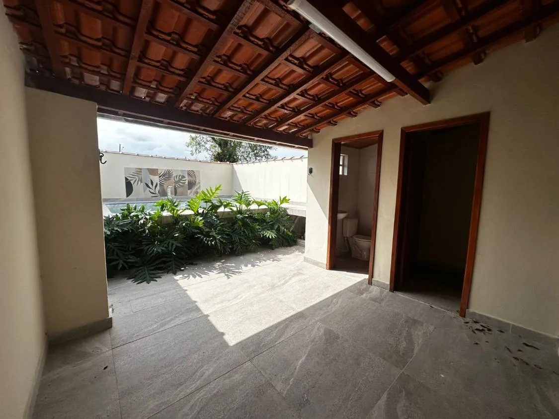 Imagem CASA NOVA COM PISCINA, 02 DORMITÓRIOS E DISPONÍVEL PARA VENDA E LOCAÇÃO LADO PISTA NA VILA ATLÂNTICA EM MONGAGUÁ