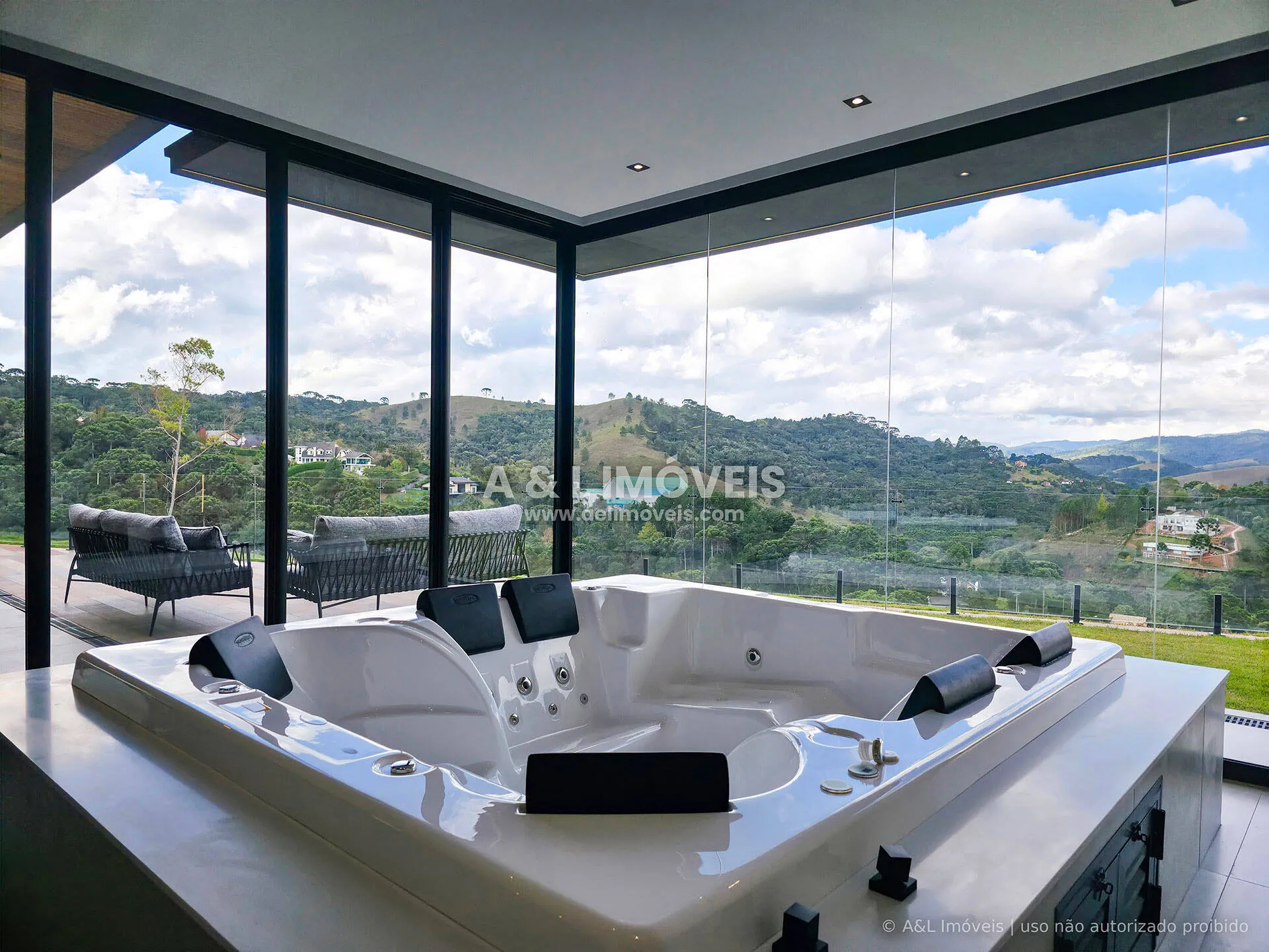 Imagem Casa à venda em Campos do Jordão | Iporanga | 4 suítes | Spa