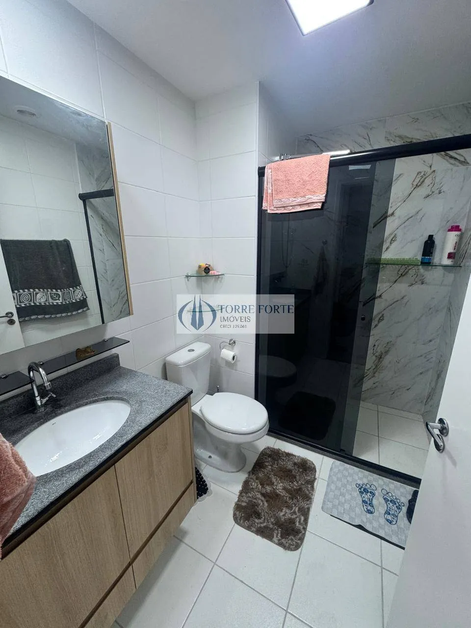 Imagem Lindo Apartamento Mobiliado com 1 dormitorio 1 vaga, varanda na Penha .