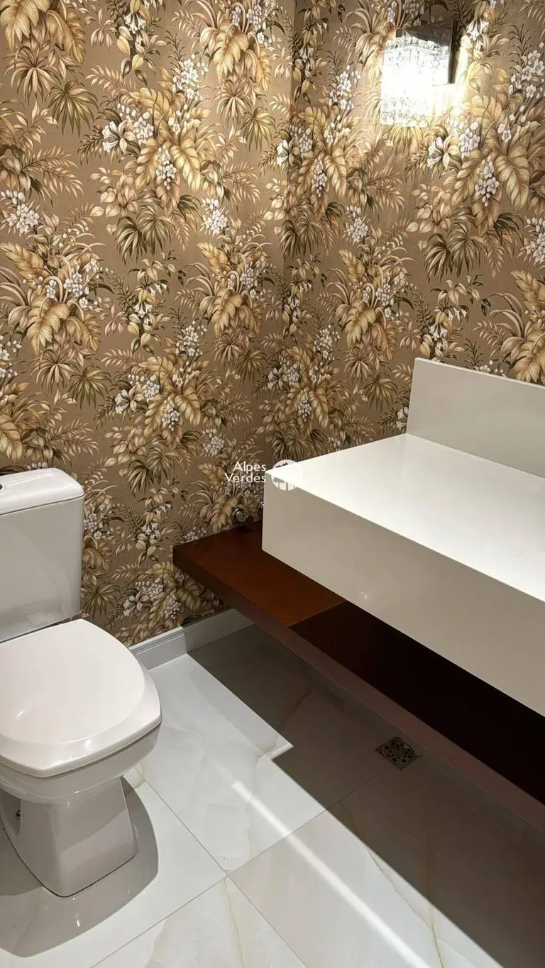 Imagem Vende-se casa próx ao centro de Gramado- 3 Quartos- R$2.620.000,00