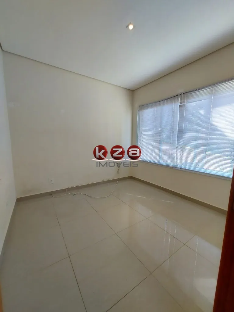 Imagem Venda ou aluguel. Condomínio em Valinhos-SP: Casa com 3 Suítes, 2 Salas e 220m² de Área Privativa!