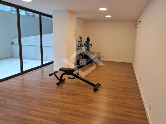 Imagem Apartamento Exclusivo na 3ª Quadra da Praia de Ipanema – 250m²
