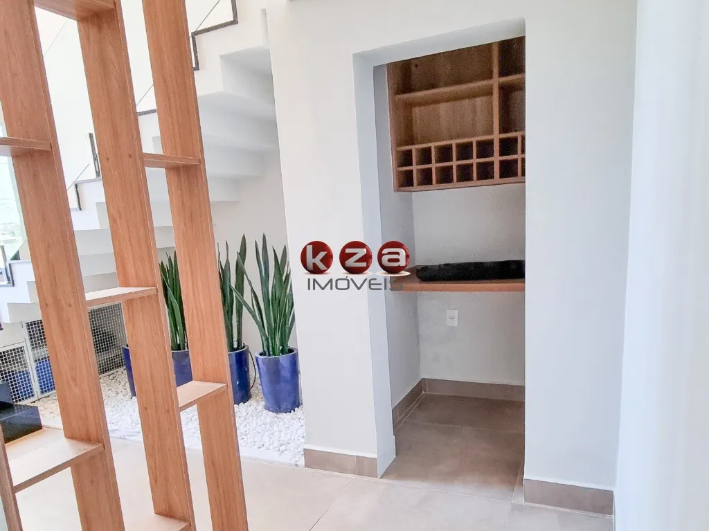 Imagem Imóvel de Alto Padrão: Casa em Condomínio à Venda em Valinhos-SP, no Residencial Vivenda das Pitangueiras - 3 suítes, 270m².
