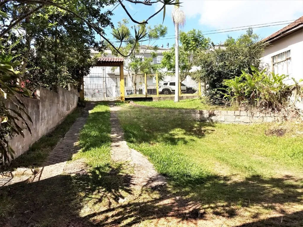 Imagem Casa 4 dormitórios à venda no Bairro Vila Jardim - Porto Alegre