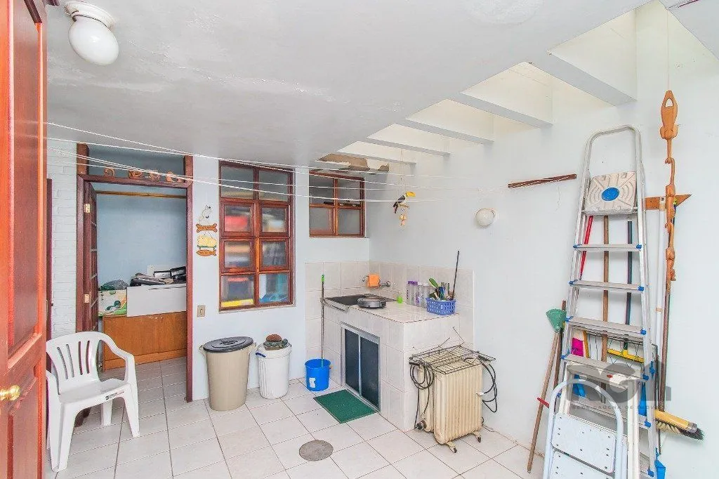 Imagem Casa para Venda - 400m², 3 dormitórios, sendo 1 suites, 4 vagas - Menino Deus