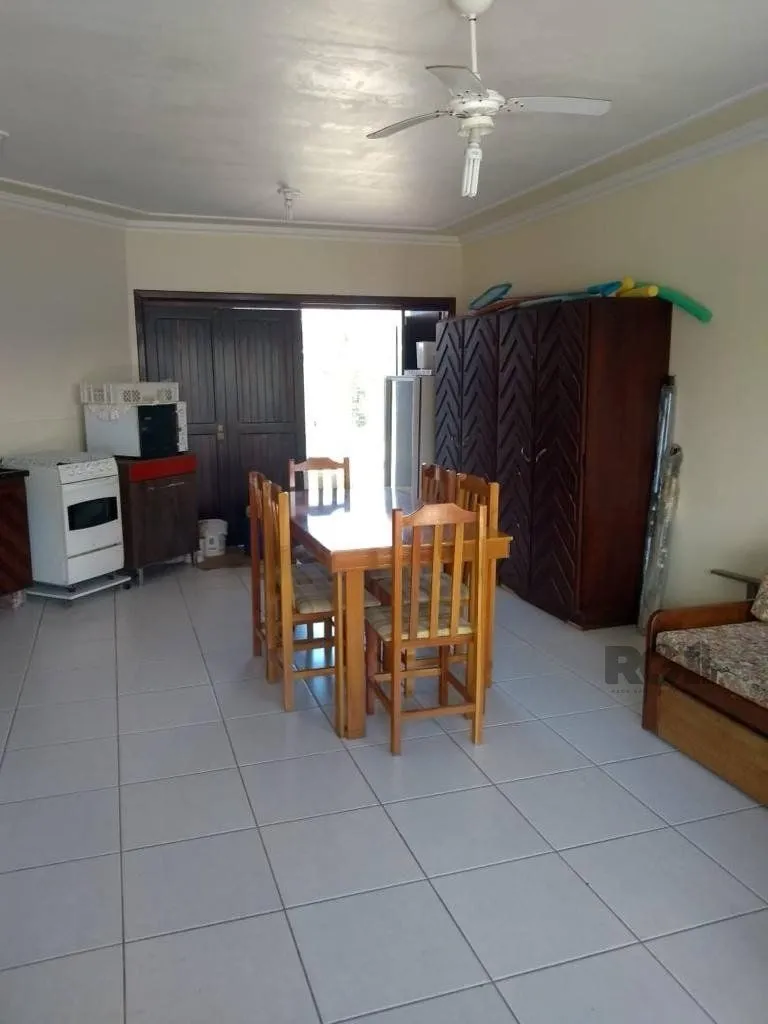 Imagem Casa 3 dormitórios + piscina + 4Vagas garagem + 2 quadras mar