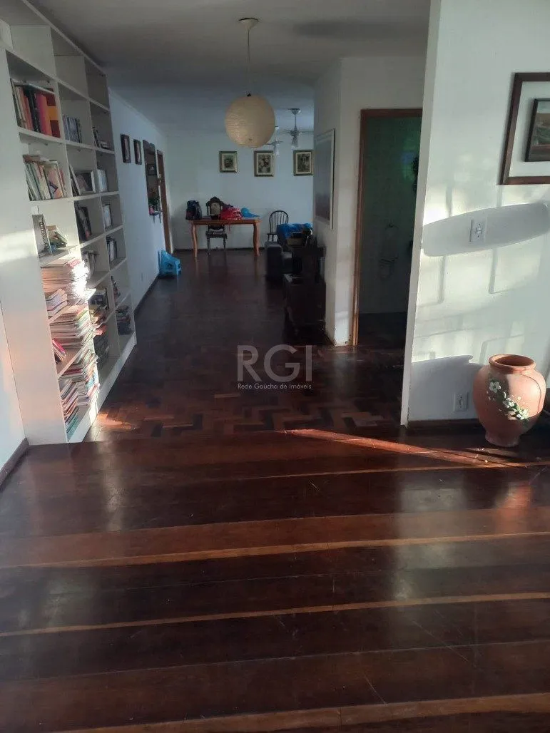 Imagem Casa para Venda - 256.44m², 4 dormitórios, sendo 1 suites, 4 vagas - Cavalhada