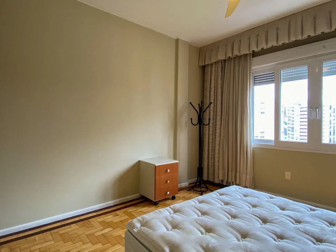 Imagem Apartamento 3 dormitórios, com linda vista, em frente ao Hospital de Clínicas