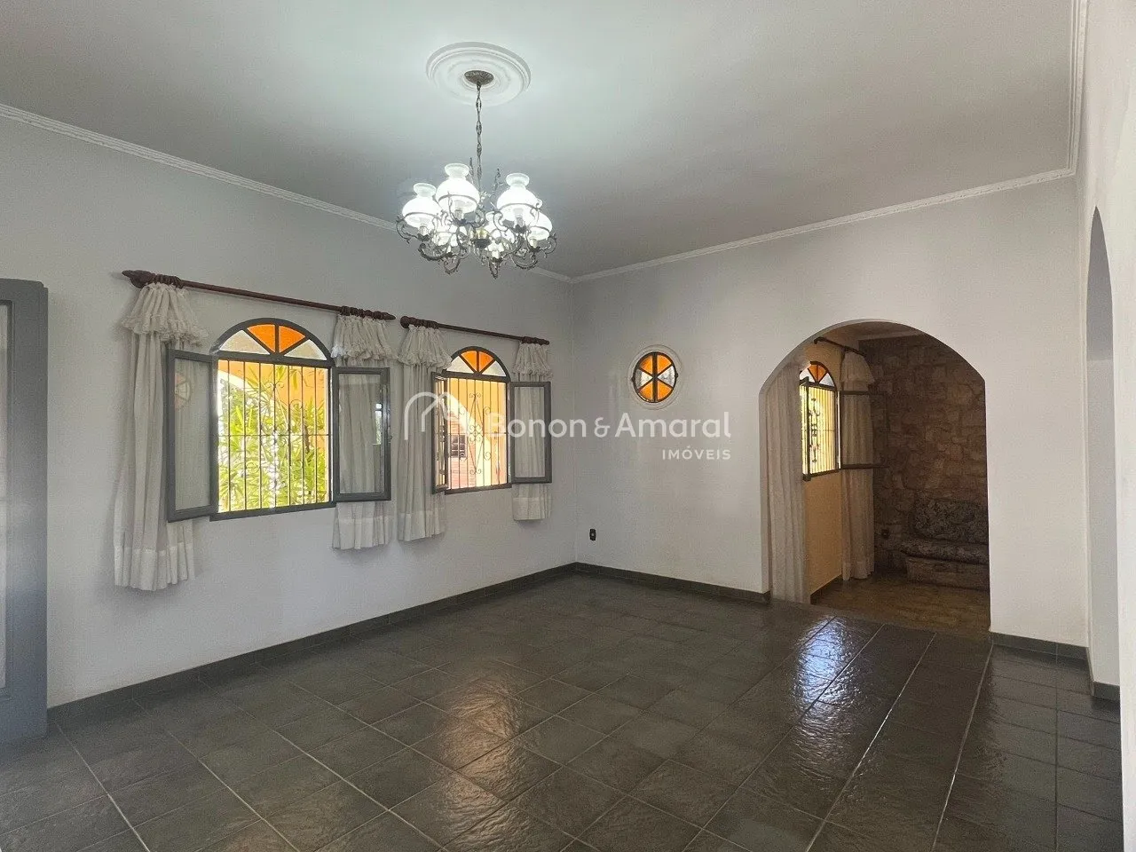 Imagem Ampla casa de 5 quartos no Mansões Santo Antônio