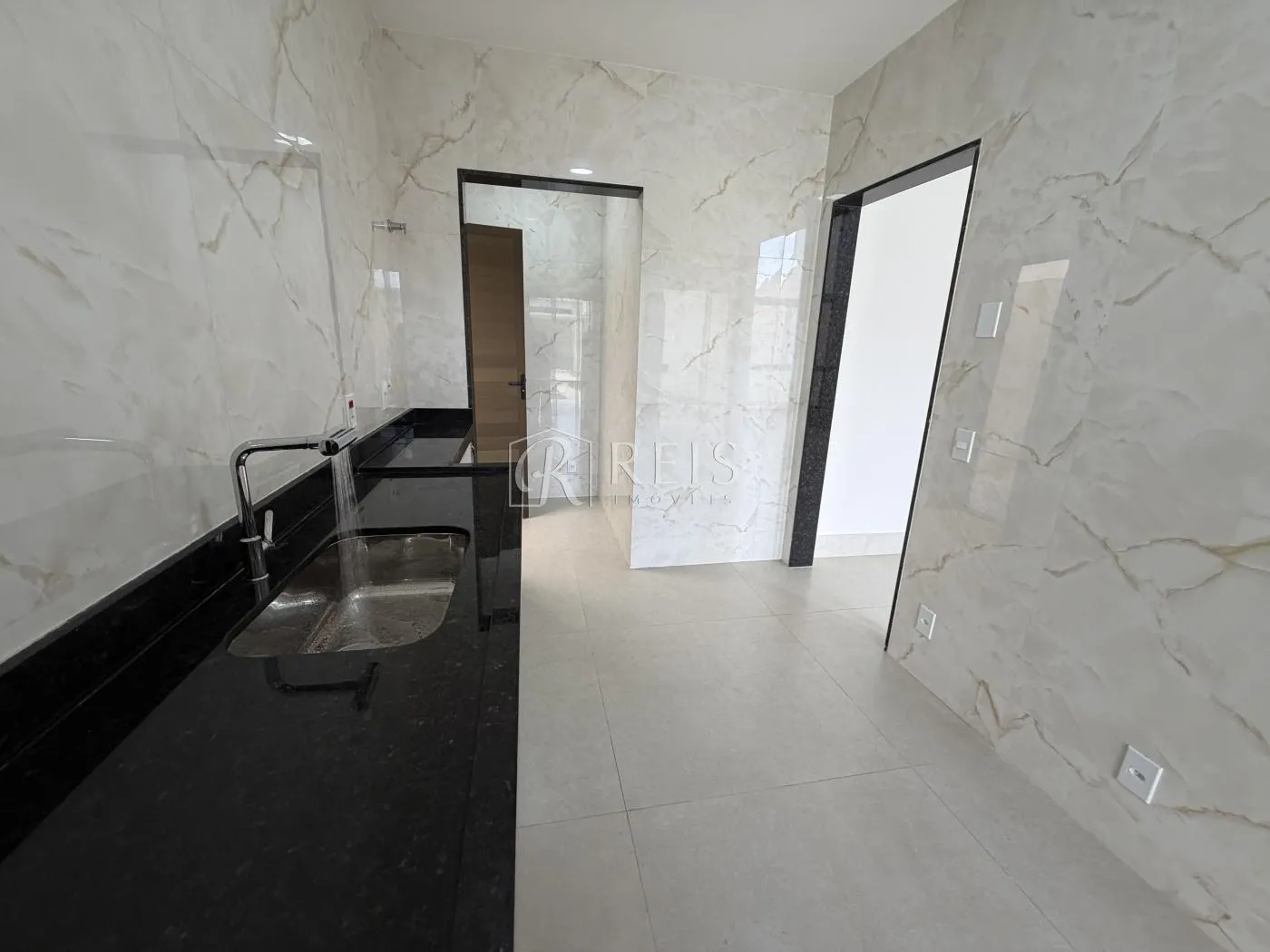 Imagem Casa para Venda em Rio das Ostras, Atlântica, 3 dormitórios, 1 suíte, 3 banheiros, 2 vagas