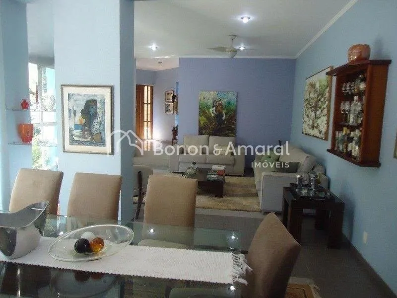 Imagem Casa de condomínio com 337 m² e 4 quartos