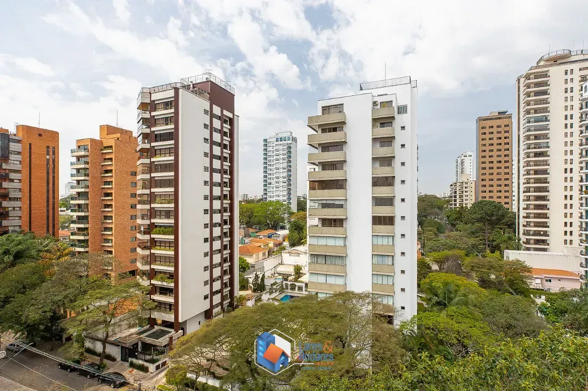 Imagem Apartamento para venda em Moema com 3 quartos, sendo 1 suíte, 210m²