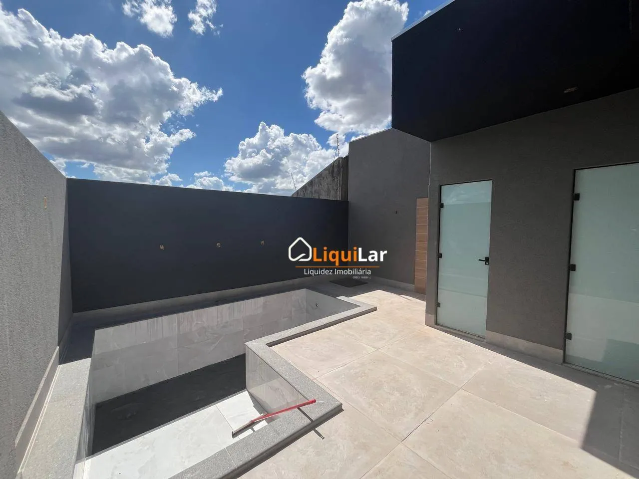 Imagem : Casa Nova à Venda na Vila Carlota com 2 Suítes e Piscina