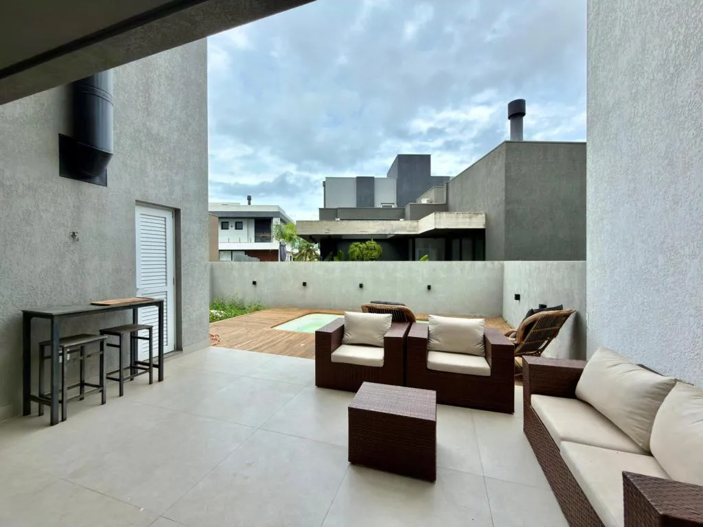 Imagem Casa em Condominio 4 Dormitórios - Bairro --
